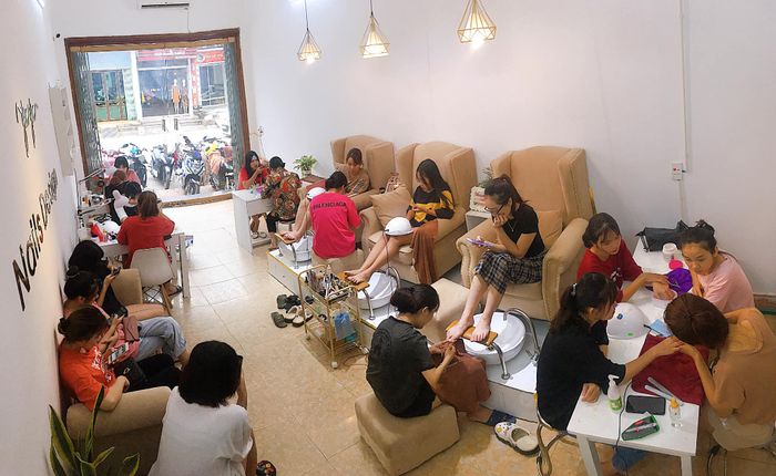 Khám phá không gian học tập và thực hành tại YenYen Nails & Eyelash (ảnh 2)