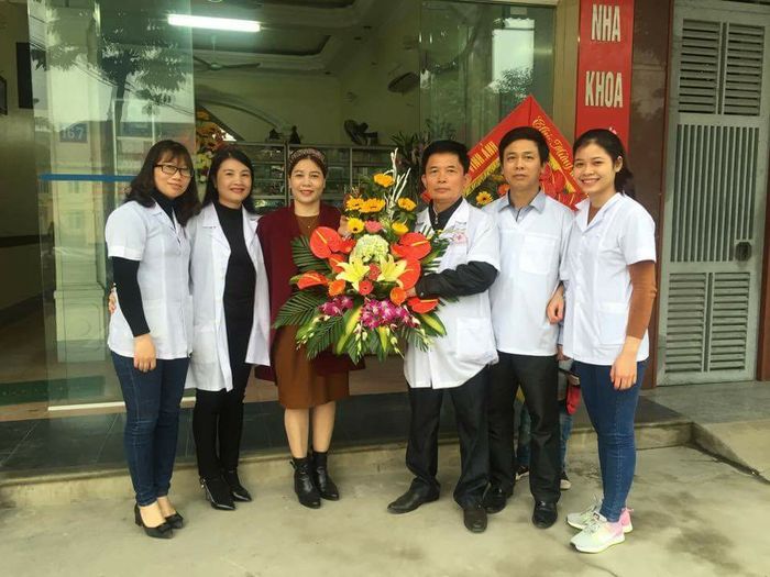 Đội ngũ y bác sĩ chuyên nghiệp tại phòng khám