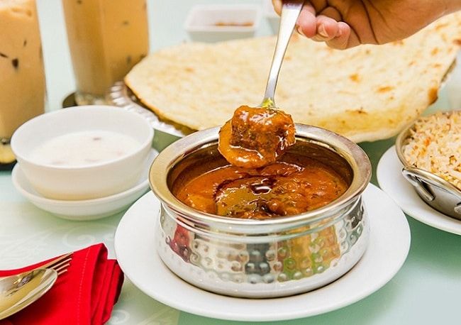 Nhà hàng Natraj, nằm trong danh sách Top 10 nhà hàng Ấn Độ ngon nổi tiếng tại TP.HCM, là điểm đến không thể bỏ qua cho những ai yêu thích ẩm thực Ấn Độ.