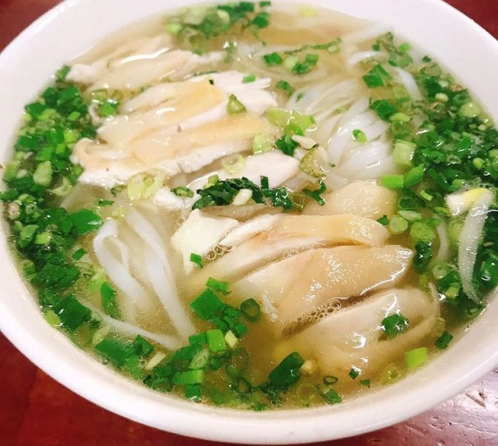 Hình ảnh tô phở đặc biệt thơm ngon tại Phở Hậu