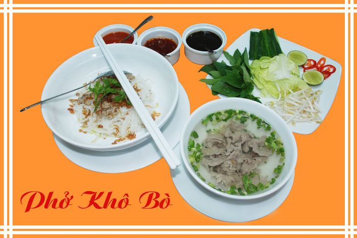 Không gian ấm cúng và tô phở đặc trưng tại Phở Cô Chín Gia Lai