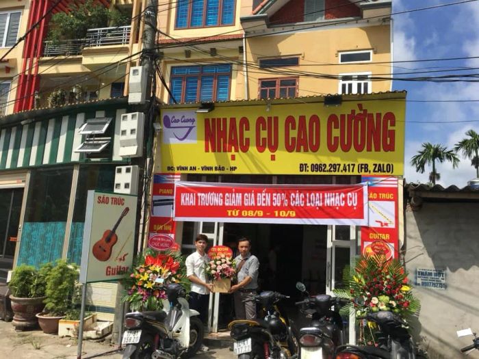 Không gian ấm cúng trưng bày sáo trúc và nhạc cụ dân tộc tại Nhạc Cụ Cao Cường