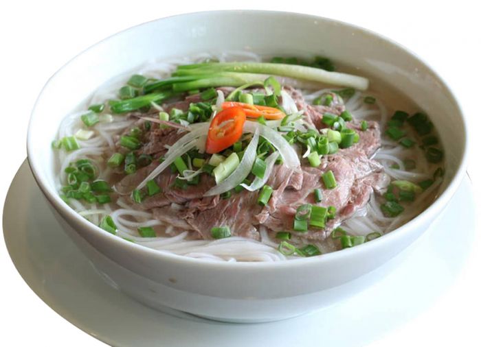 Hình ảnh tô phở thơm ngon đặc trưng tại Phở Sưa