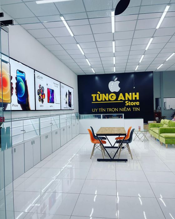 Không gian trưng bày sang trọng tại Tùng Anh Store