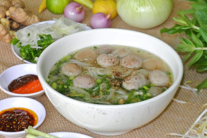 Hình ảnh tô phở thơm ngon tại Phở Hậu