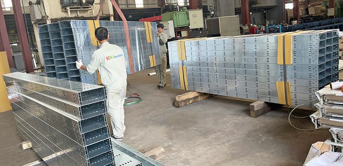 Quy trình sản xuất thang máng cáp chuyên nghiệp tại Công ty TNHH Điện - Điện Tử 3C - Kết hợp công nghệ hiện đại và tay nghề tinh xảo