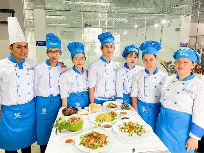 Trường dạy nghề Việt Úc – Nơi gửi gắm niềm tin cho hành trình khám phá nghệ thuật ẩm thực và nữ công gia chánh.