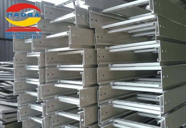 Hình ảnh thi công hệ thống thang máng cáp tại các công trình lớn của HADRA