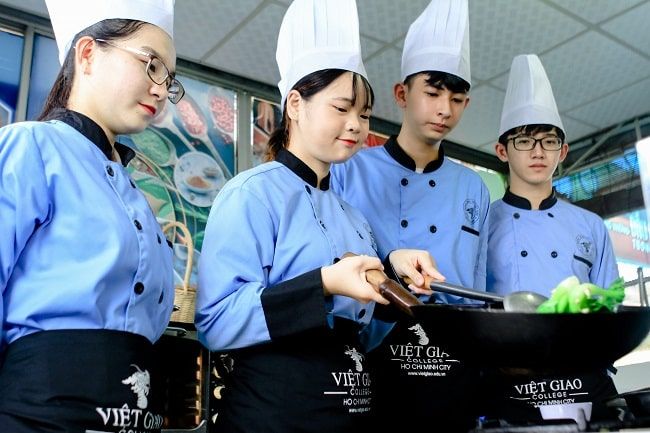 Trải nghiệm học nấu ăn tại Trường Việt Giao