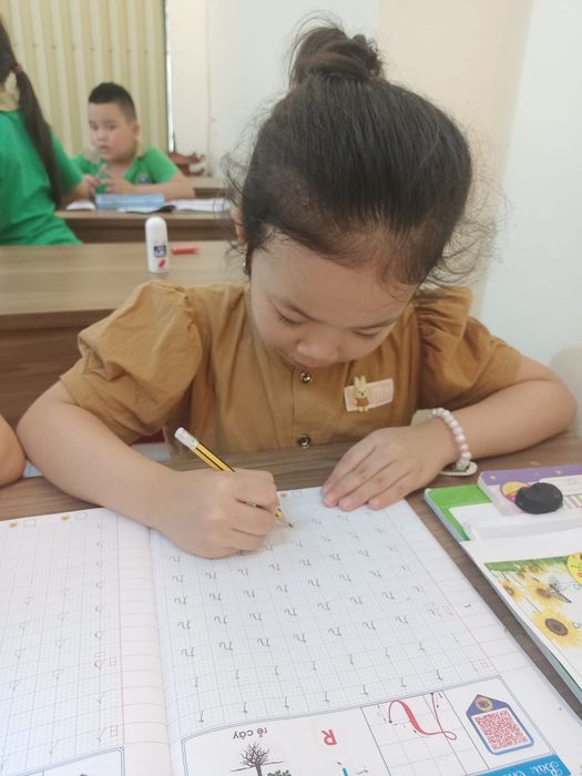 Hình ảnh Luyện chữ đẹp Thiên Hướng 2