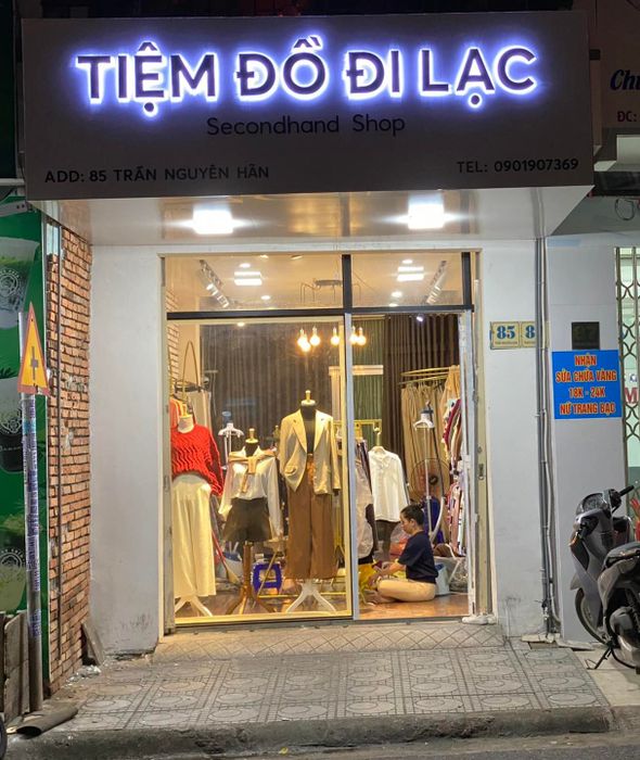 Hình ảnh Tiệm Đồ Đi Lạc – Nét đẹp street style đầy cá tính