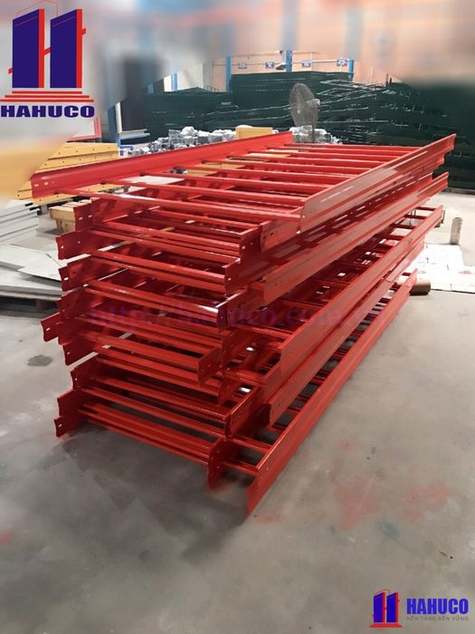 Hình ảnh dây chuyền sản xuất thang máng cáp hiện đại tại Hải Hưng