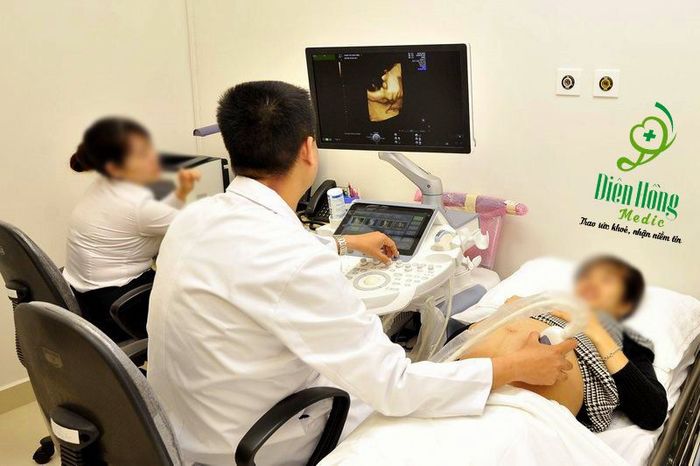 Đội ngũ y bác sĩ chuyên môn cao tại Diên Hồng Medic
