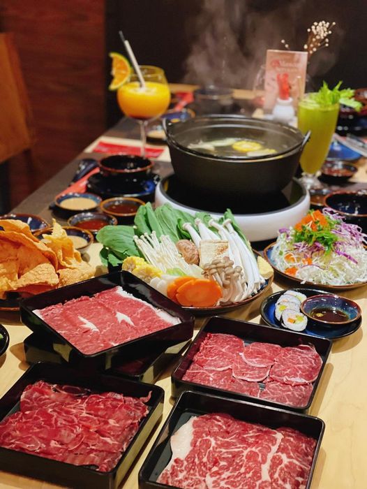 Những lát thịt Wagyu tươi ngon chuẩn bị cho món lẩu