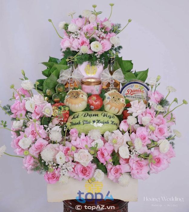 Hoàng Wedding tự hào là thương hiệu vàng trong lĩnh vực chế tác mâm quả cưới hỏi cao cấp tại TP. Bến Cát