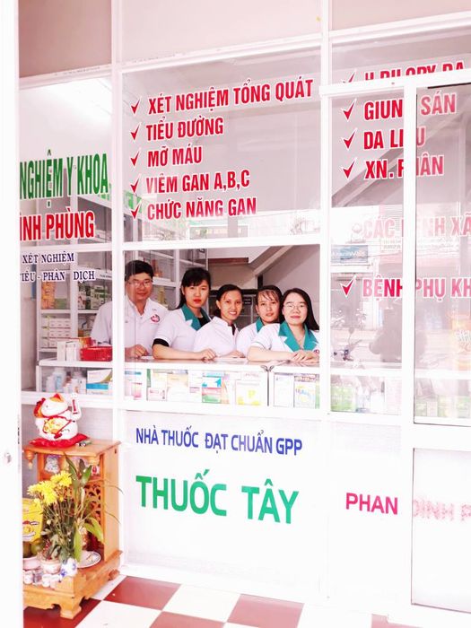 Hình ảnh đội ngũ y bác sĩ chuyên nghiệp tại Phòng Siêu Âm - Xét Nghiệm 270A Phan Đình Phùng