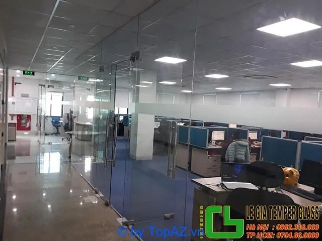 Dịch vụ thi công vách kính cường lực Hà Nội chuyên nghiệp, giá cả cạnh tranh