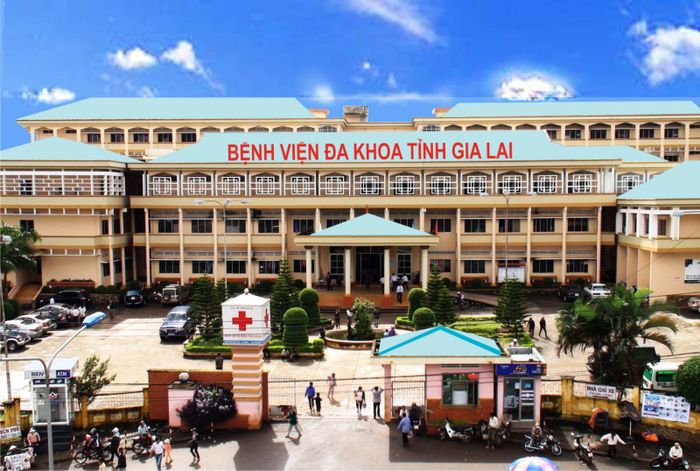 Khuôn viên xanh mát và khang trang của Bệnh Viện Đa Khoa Tỉnh Gia Lai