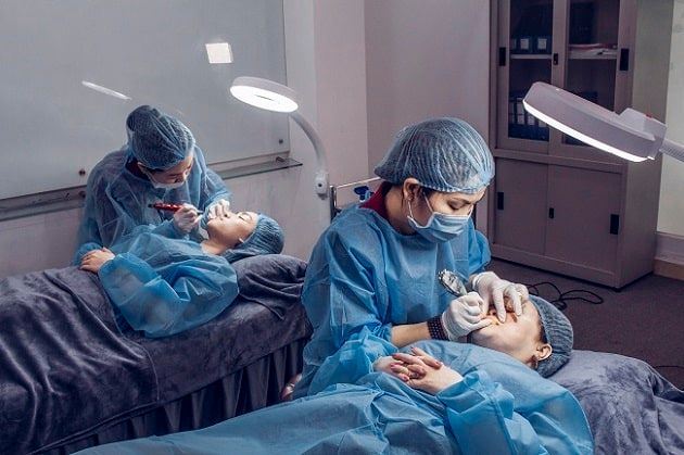 Khóa đào tạo phun xăm thẩm mỹ chuyên nghiệp tại World Nail School
