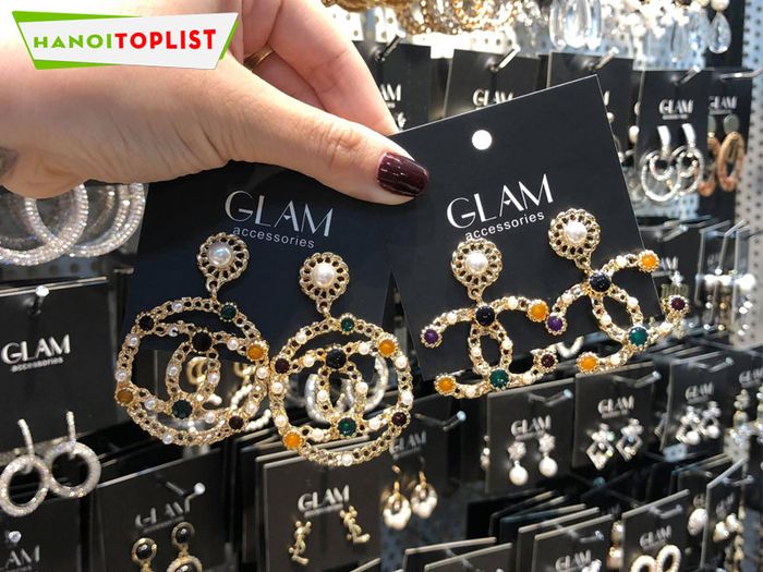 glam-13-accessories-Tripi
