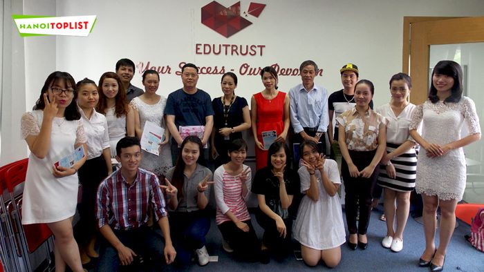 du-hoc-ha-lan-edutrust-Tripi