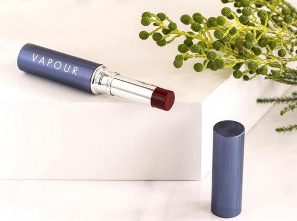 Hình ảnh son Vapour Organic Beauty lên màu tự nhiên