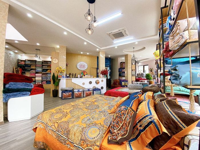 Không gian trưng bày sang trọng tại Anthy - Bedding & Decor