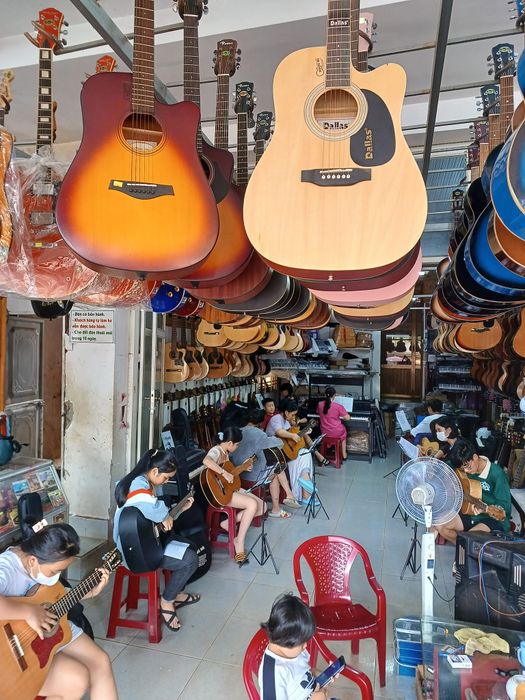 Không gian trải nghiệm tại Nhạc cụ Hoàng Hà