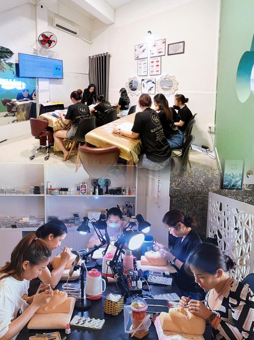 Hình ảnh thực hành nối mi chuyên nghiệp tại học viện