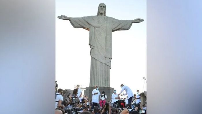 Với diện tích rộng lớn và dân số đông nhất khu vực, Brazil xứng đáng với danh hiệu người khổng lồ của Nam Mỹ.