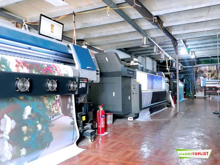xưởng-in-tranh-3d-khổ-lớn-nnh-Mytour