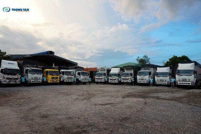 Hình ảnh đội xe vận tải hùng hậu Trọng Tấn
