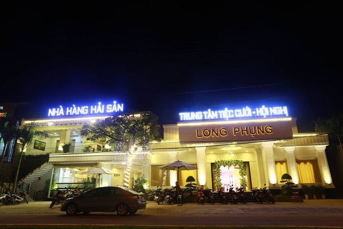 Không gian sang trọng tại nhà hàng Long Phụng