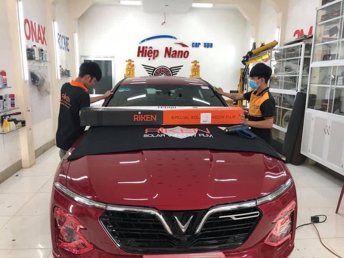 Hình ảnh đội ngũ kỹ thuật viên tại Gara Hiệp Nano