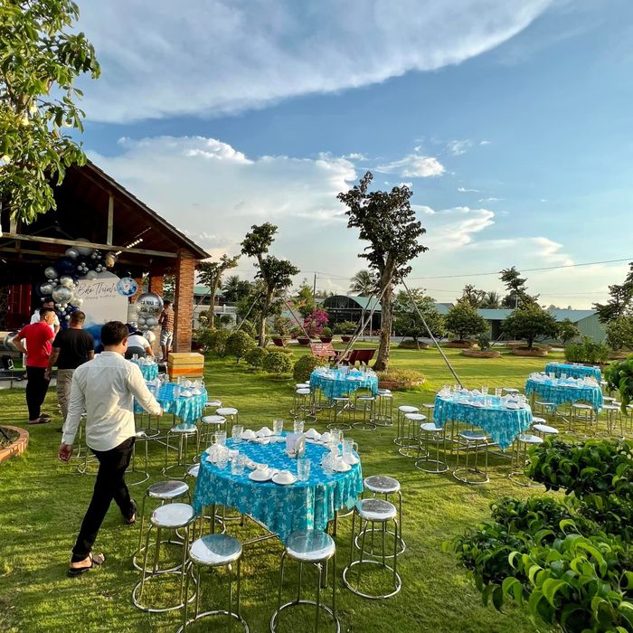Những món hải sản tươi ngon được chế biến tinh tế tại Cua Cốm Restaurant