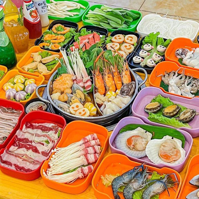 Không gian hiện đại tại Kumoi Hotpot & BBQ - Ảnh 1