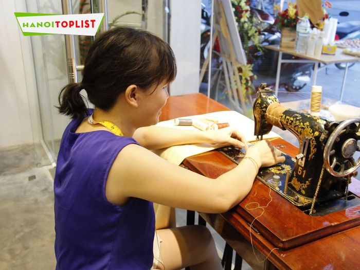tiem-may-thu-mung-sua-ao-dai-chuyen-nghiep-Mytour