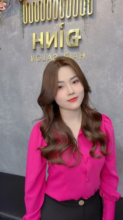 Không gian hiện đại và sang trọng tại Hair Salon Đỉnh