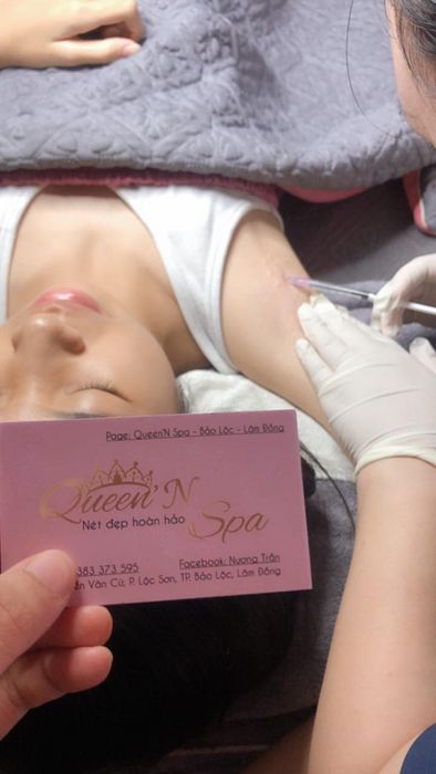 Hình ảnh quy trình trị liệu chuyên nghiệp tại Queen'N Spa