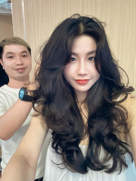 Không gian sang trọng và hiện đại tại Hair Salon Song