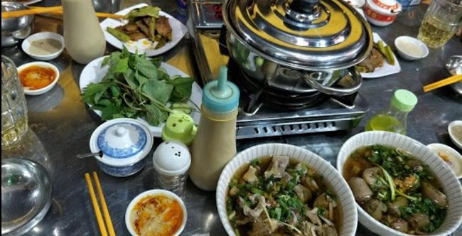 Nhà hàng Sáu Ri - Thiên đường lẩu bò Quận 8