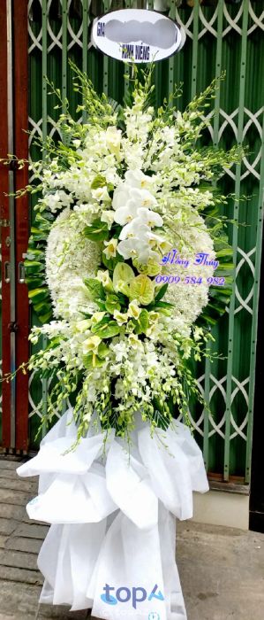 Cửa hàng hoa Hồng Thúy chuyên cung cấp kệ hoa viếng đám tang tại Quận Tân Phú