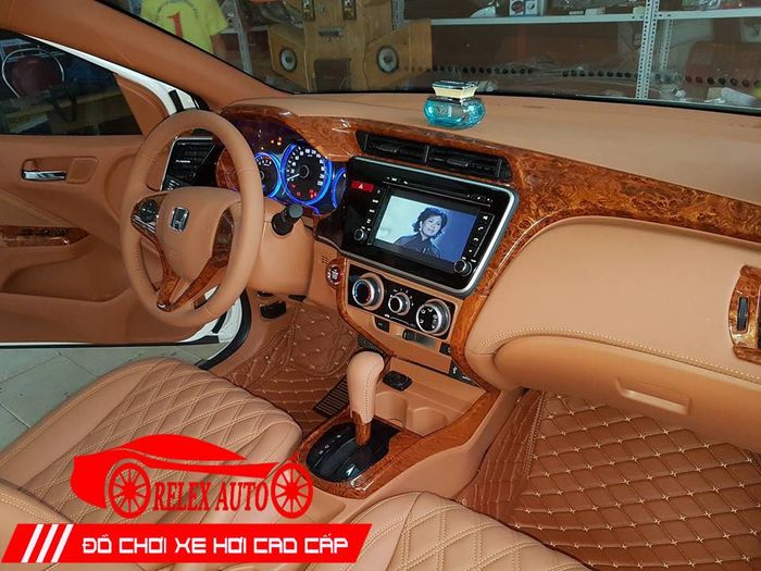 Không gian trưng bày ấn tượng tại Đức Mạnh Auto