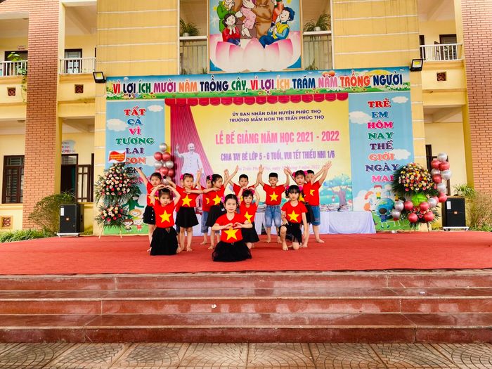 Trường Mầm non Thị Trấn Phúc Thọ qua ống kính - Không gian xanh mát với những phòng học khang trang, khu vui chơi sáng tạo, nơi mỗi góc nhỏ đều thấm đẫm tình yêu thương dành cho trẻ thơ.