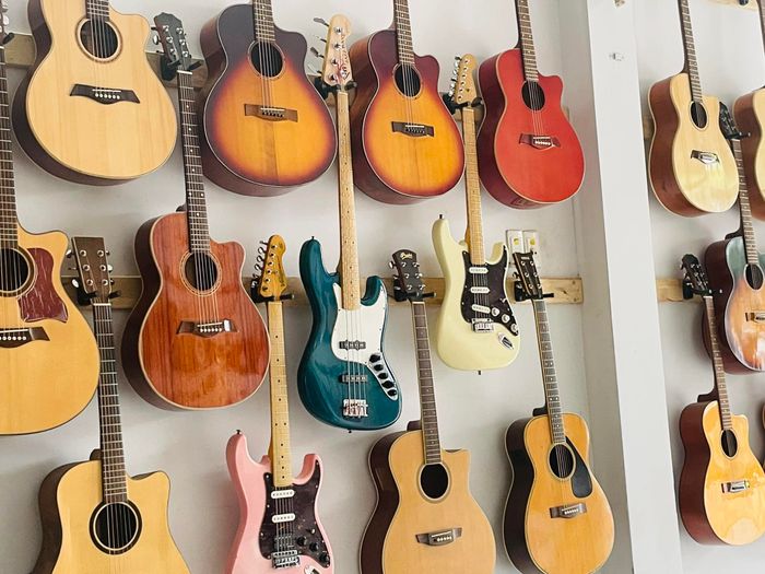 Không gian trưng bày đầy cảm hứng tại Huy Guitar