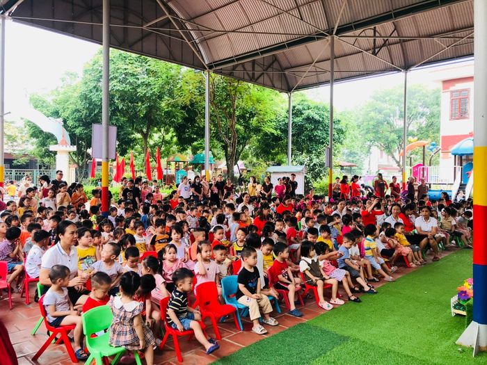Góc nhìn chân thực về Trường Mầm non Hoa Mai - Nơi những nụ cười trẻ thơ rạng rỡ giữa không gian học tập hiện đại và đầy sáng tạo.