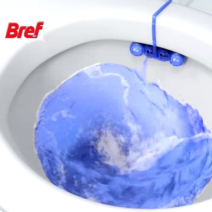 Hình ảnh thực tế viên khử mùi Bref Blue Active