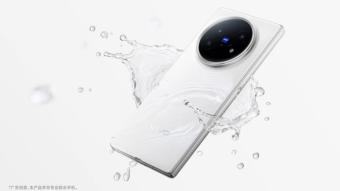 Khả năng chống nước vượt trội là điểm nhấn ấn tượng trên thiết bị này