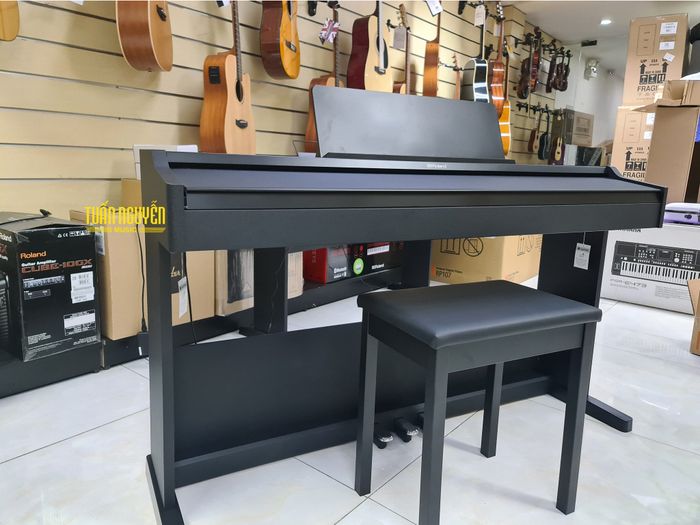 Không gian ấn tượng tại cửa hàng nhạc cụ Việt Thanh Music