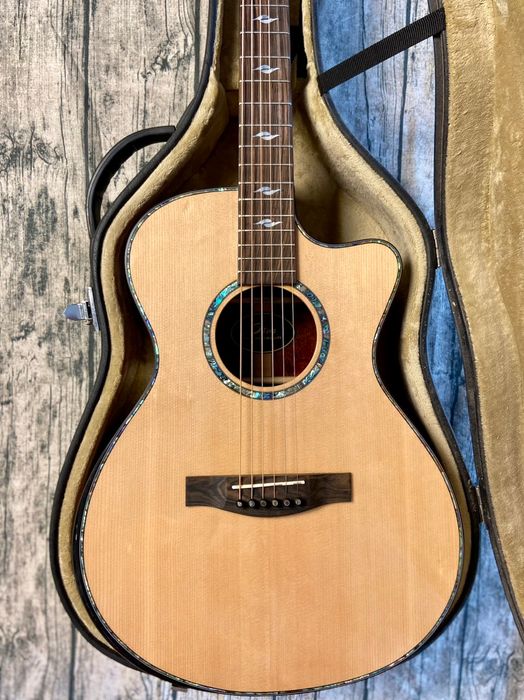 Sao Việt Guitar - Góc nhìn đầu tiên về xưởng đàn đẳng cấp